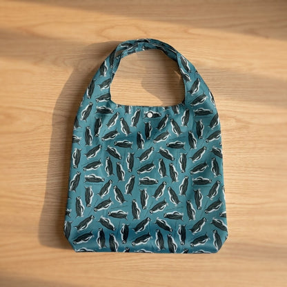 Foldaway penguin shopping bag made from recycled bottles